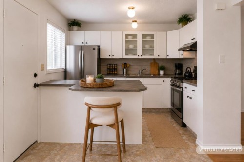 102-1835 10 Avenue Se, Calgary, AB - Indoor Photo Showing Kitchen