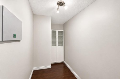 214-10120 Brookpark Boulevard Sw, Calgary, AB - Indoor Photo Showing Other Room