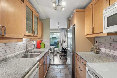 214-10120 Brookpark Boulevard Sw, Calgary, AB - Indoor Photo Showing Kitchen With Double Sink With Upgraded Kitchen