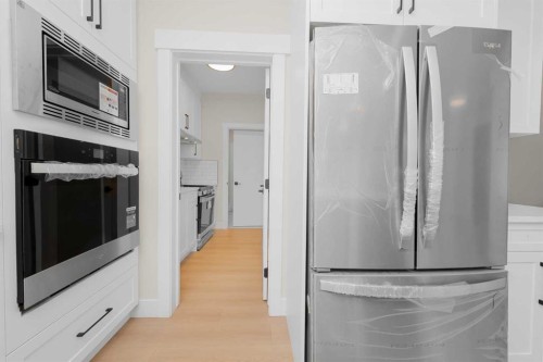 500 Rivercrest View, Cochrane, AB - Indoor Photo Showing Kitchen