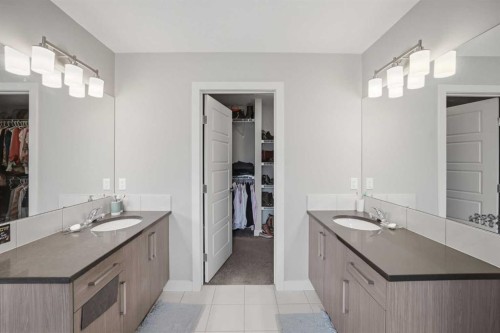 52 Sunrise Way, Cochrane, AB - Indoor Photo Showing Bathroom
