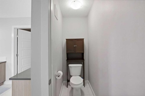 52 Sunrise Way, Cochrane, AB - Indoor Photo Showing Bathroom
