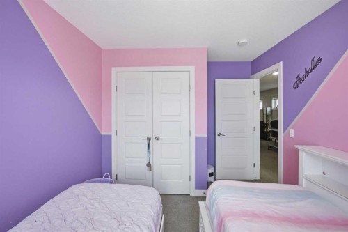 52 Sunrise Way, Cochrane, AB - Indoor Photo Showing Bedroom
