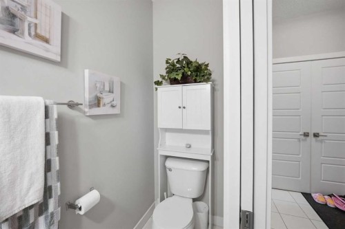 52 Sunrise Way, Cochrane, AB - Indoor Photo Showing Bathroom