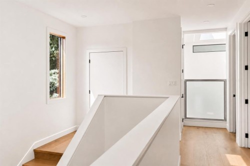 517 28 Avenue Nw, Calgary, AB - Indoor Photo Showing Other Room
