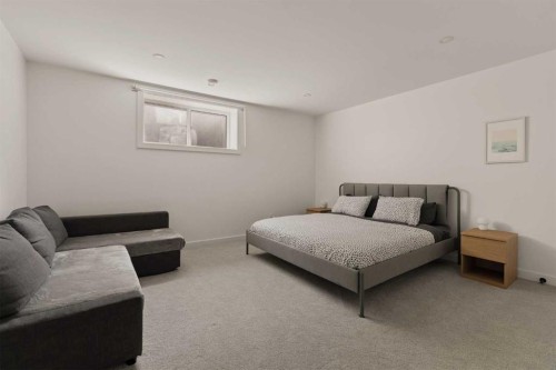 517 28 Avenue Nw, Calgary, AB - Indoor Photo Showing Bedroom