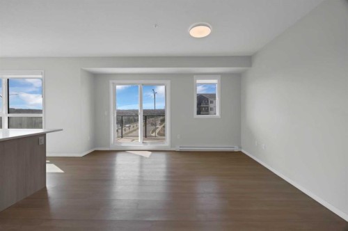 3315-33 Carringham Gate Nw, Calgary, AB - Indoor
