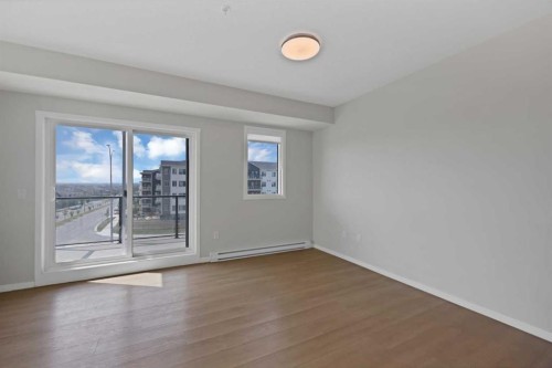 3315-33 Carringham Gate Nw, Calgary, AB - Indoor Photo Showing Other Room