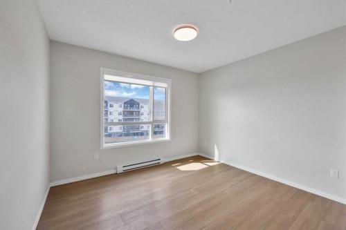 3315-33 Carringham Gate Nw, Calgary, AB - Indoor Photo Showing Other Room