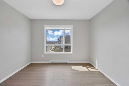 3315-33 Carringham Gate Nw, Calgary, AB - Indoor Photo Showing Other Room