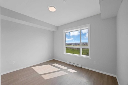 3315-33 Carringham Gate Nw, Calgary, AB - Indoor Photo Showing Other Room