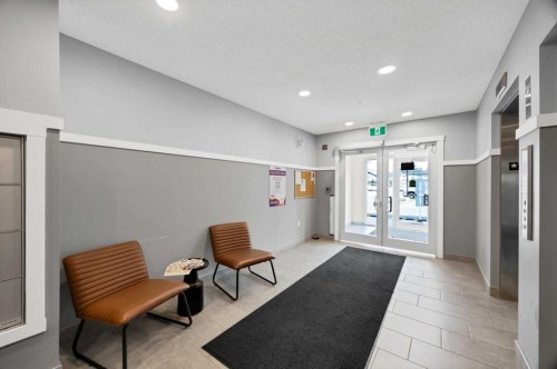 3315-33 Carringham Gate Nw, Calgary, AB - Indoor Photo Showing Other Room