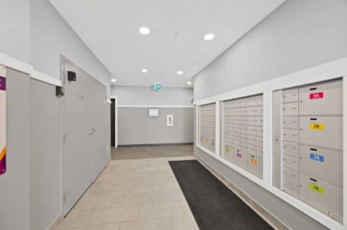 3315-33 Carringham Gate Nw, Calgary, AB - Indoor Photo Showing Other Room