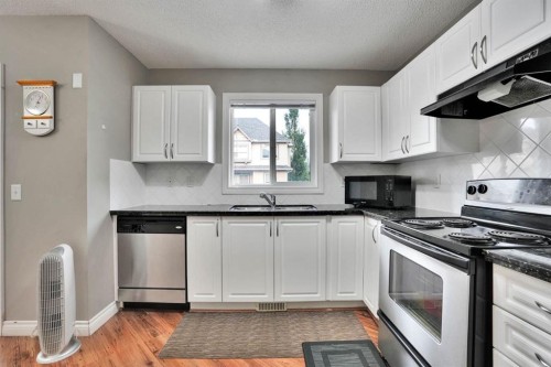 199 Cedarwood Lane Sw, Calgary, AB - Indoor Photo Showing Kitchen