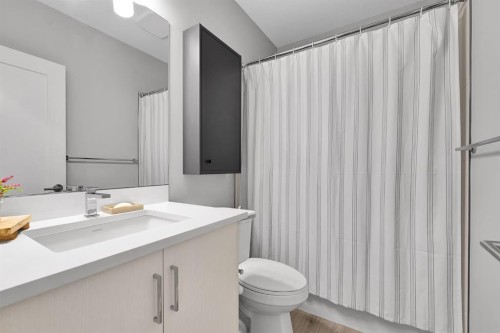 426 Shawnee Square Sw, Calgary, AB - Indoor Photo Showing Bathroom