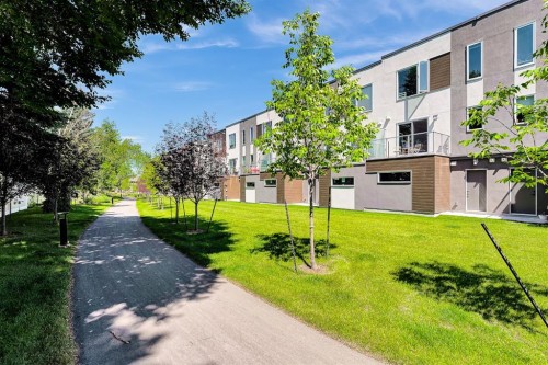 426 Shawnee Square Sw, Calgary, AB - Outdoor