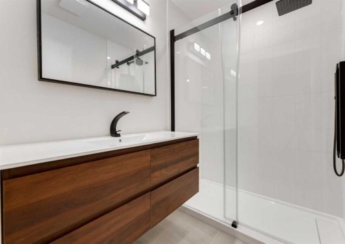 6460 Silver Ridge Way Nw, Calgary, AB - Indoor Photo Showing Bathroom