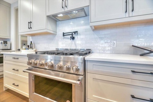 648 Shawnee Terrace Sw, Calgary, AB - Indoor Photo Showing Kitchen With Upgraded Kitchen