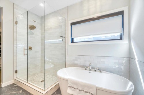 648 Shawnee Terrace Sw, Calgary, AB - Indoor Photo Showing Bathroom