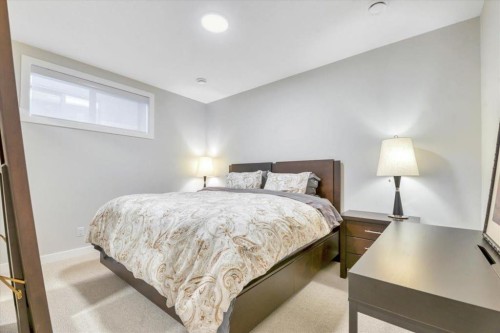 648 Shawnee Terrace Sw, Calgary, AB - Indoor Photo Showing Bedroom