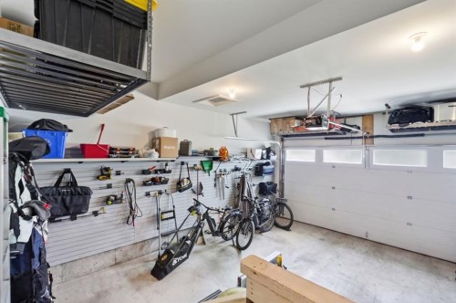 648 Shawnee Terrace Sw, Calgary, AB - Indoor Photo Showing Garage