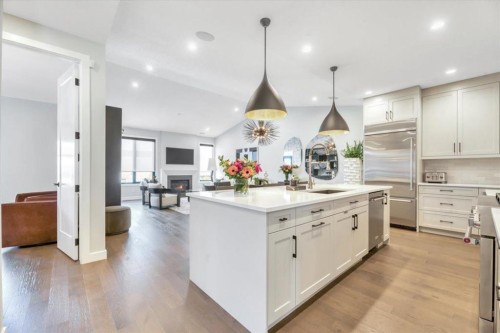 648 Shawnee Terrace Sw, Calgary, AB - Indoor Photo Showing Kitchen With Upgraded Kitchen
