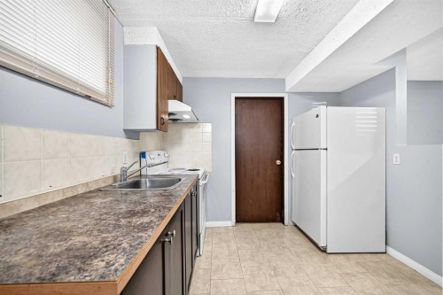 148 Fonda Drive Se, Calgary, AB - Indoor Photo Showing Kitchen