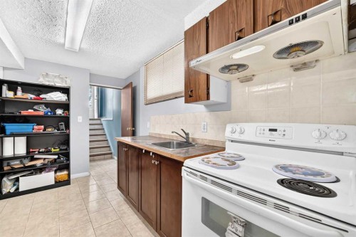 148 Fonda Drive Se, Calgary, AB - Indoor Photo Showing Kitchen