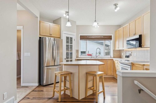 1857 New Brighton Drive Se, Calgary, AB - Indoor Photo Showing Kitchen