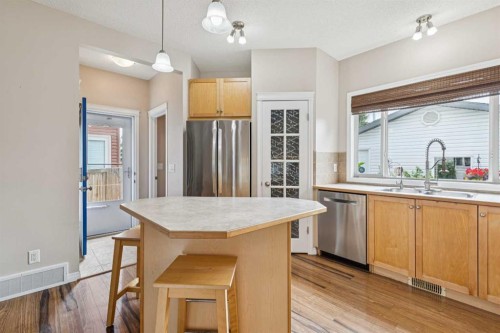1857 New Brighton Drive Se, Calgary, AB - Indoor Photo Showing Kitchen