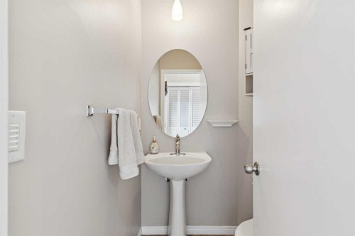 1857 New Brighton Drive Se, Calgary, AB - Indoor Photo Showing Bathroom