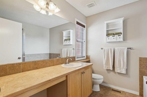 1857 New Brighton Drive Se, Calgary, AB - Indoor Photo Showing Bathroom