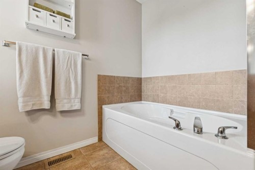 1857 New Brighton Drive Se, Calgary, AB - Indoor Photo Showing Bathroom