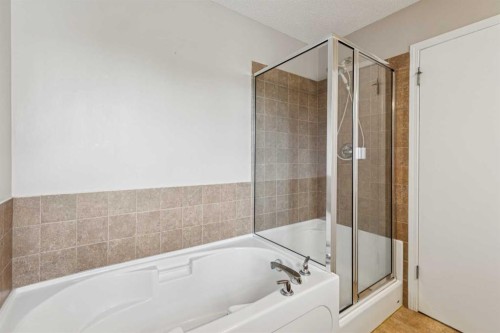 1857 New Brighton Drive Se, Calgary, AB - Indoor Photo Showing Bathroom
