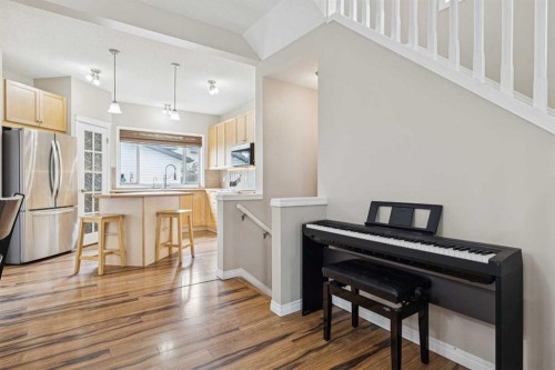 1857 New Brighton Drive Se, Calgary, AB - Indoor Photo Showing Kitchen