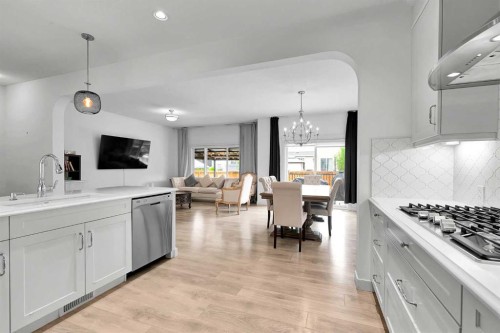 154 Buckskin Way, Cochrane, AB - Indoor Photo Showing Kitchen With Upgraded Kitchen