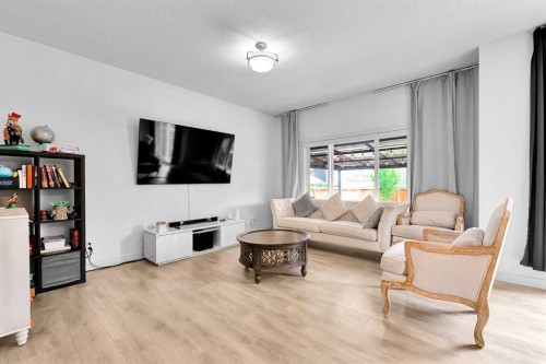 154 Buckskin Way, Cochrane, AB - Indoor Photo Showing Living Room