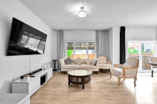 154 Buckskin Way, Cochrane, AB - Indoor Photo Showing Living Room