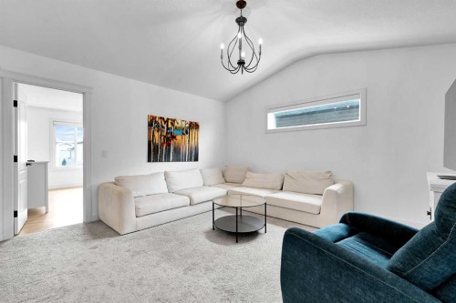 154 Buckskin Way, Cochrane, AB - Indoor Photo Showing Living Room