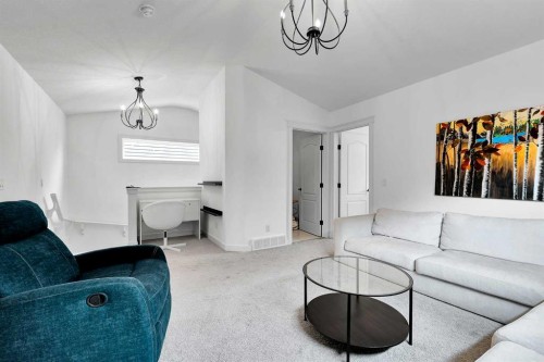 154 Buckskin Way, Cochrane, AB - Indoor Photo Showing Living Room