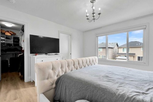 154 Buckskin Way, Cochrane, AB - Indoor Photo Showing Bedroom
