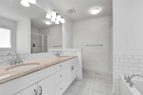 154 Buckskin Way, Cochrane, AB - Indoor Photo Showing Bathroom