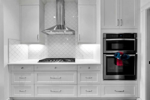 154 Buckskin Way, Cochrane, AB - Indoor Photo Showing Kitchen With Upgraded Kitchen