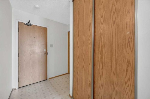 803-5204 Dalton Drive Nw, Calgary, AB - Indoor Photo Showing Other Room