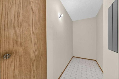 803-5204 Dalton Drive Nw, Calgary, AB - Indoor Photo Showing Other Room