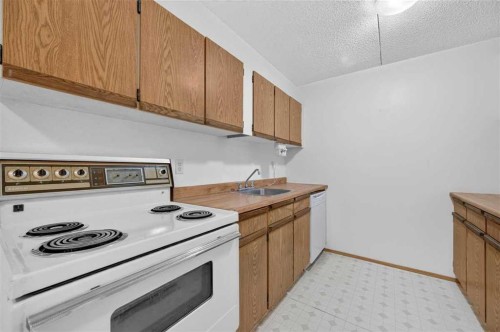 803-5204 Dalton Drive Nw, Calgary, AB - Indoor Photo Showing Kitchen