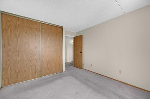 803-5204 Dalton Drive Nw, Calgary, AB - Indoor Photo Showing Other Room