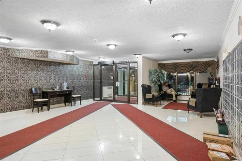 803-5204 Dalton Drive Nw, Calgary, AB - Indoor Photo Showing Other Room
