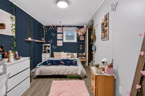 6420 18 Street Se, Calgary, AB - Indoor Photo Showing Bedroom
