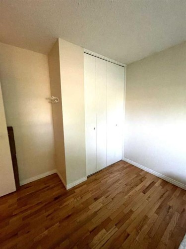 1611 Olympia Drive Se, Calgary, AB - Indoor Photo Showing Other Room
